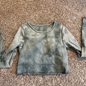 Lululemon long-sleeve crop top